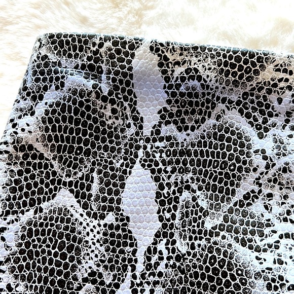 Alice and Olivia leather skirt size 6 - Picture 5 of 9